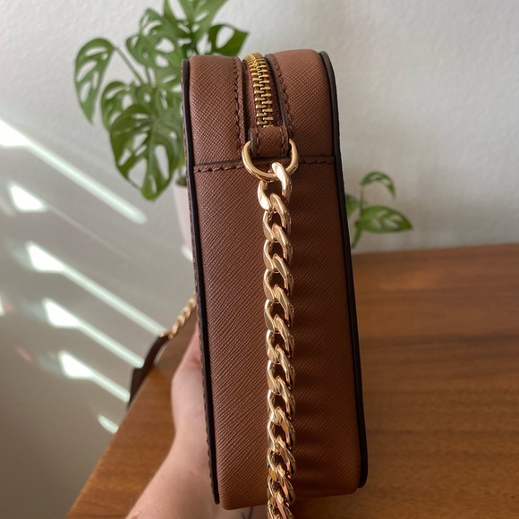 ♦️SOLD♦️ Michael Kors Large Leather Jet Set Item East West Crossbody Brown - Picture 13 of 15